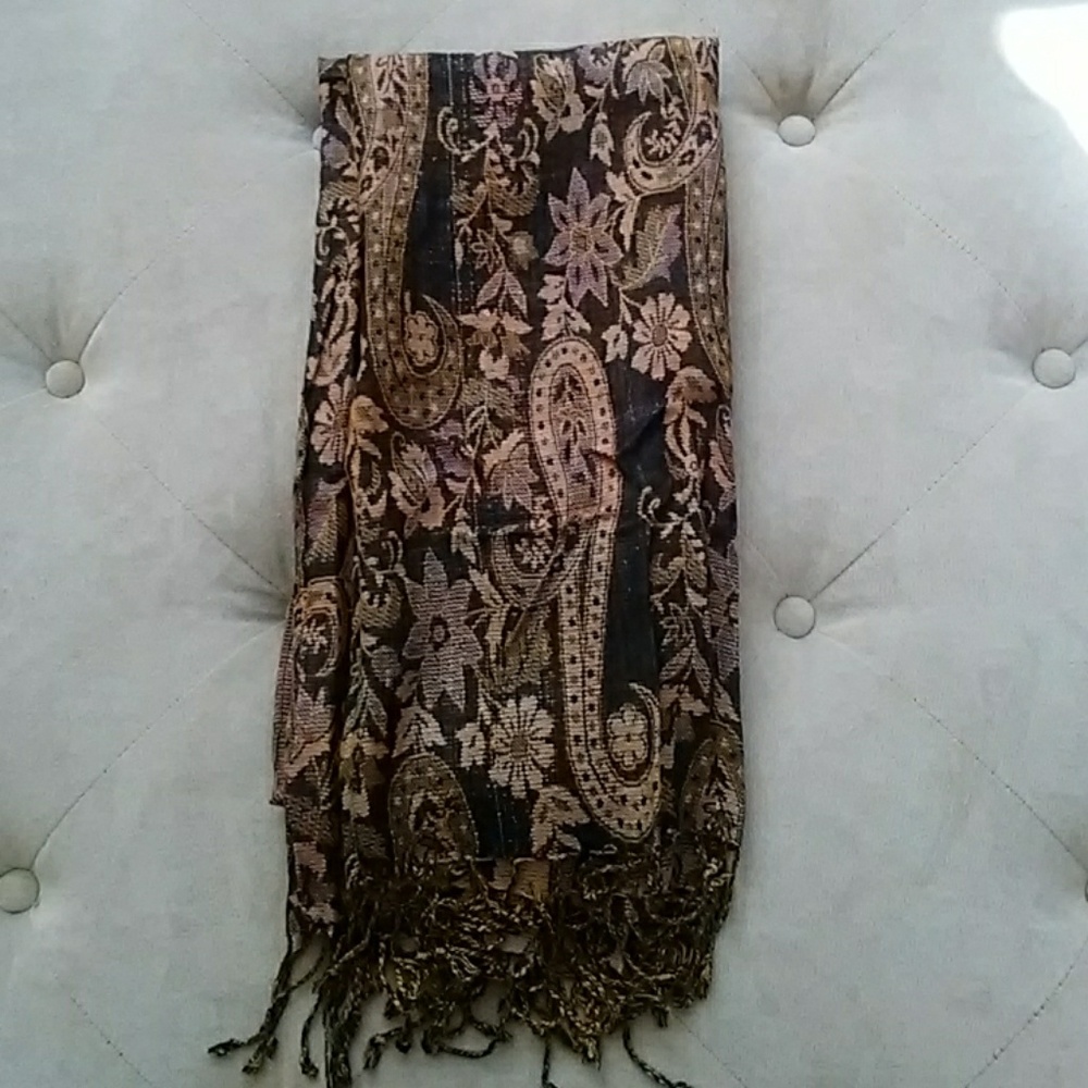 Absolutely stunning scarf